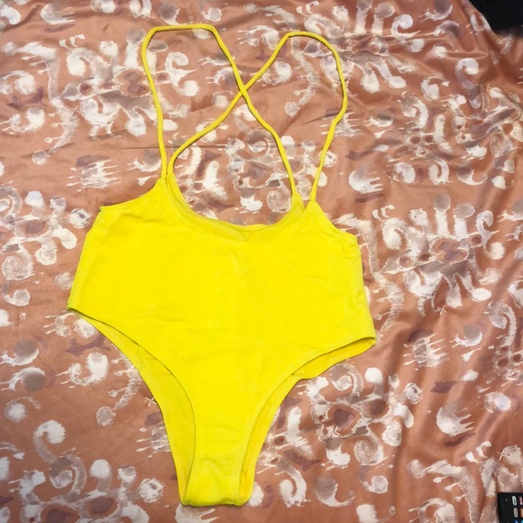 Bright yellow trendy bikini - Picture 2 of 3